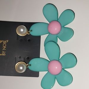N by NOIR Floral Pearl Post Earrings